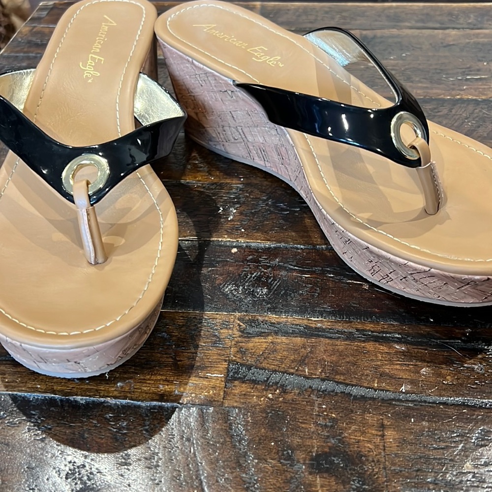 American eagle Patton leather and gold thong sandals